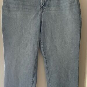Style & Co Curvy Capri Lt Wash Denim Jeans 12